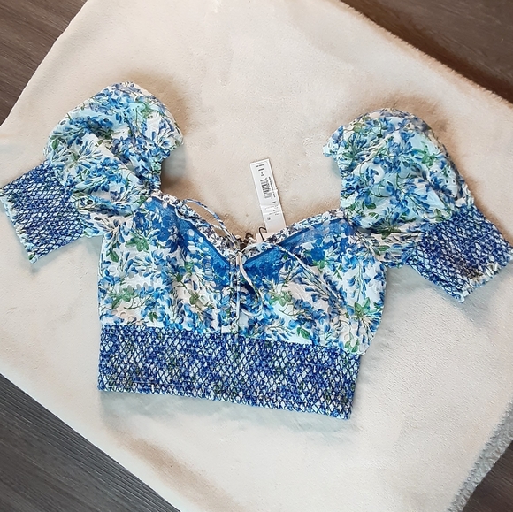 ALICE + OLIVIA Floral Lace Up Crawford Smocked Crop Top Size Small - Picture 2 of 8